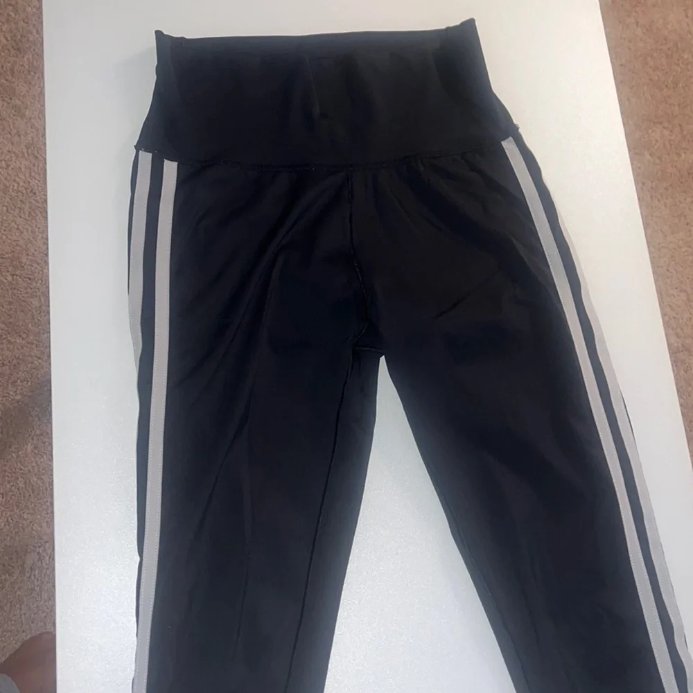Adidas high waist active tights 🖤🖤🖤 - Picture 2 of 4